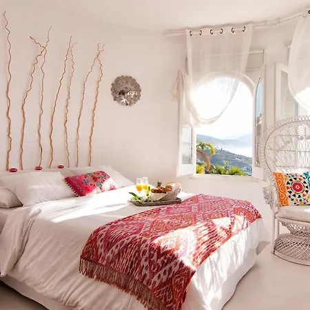 La Almendra Blanca - A Hidden Gem On The Mediterranean