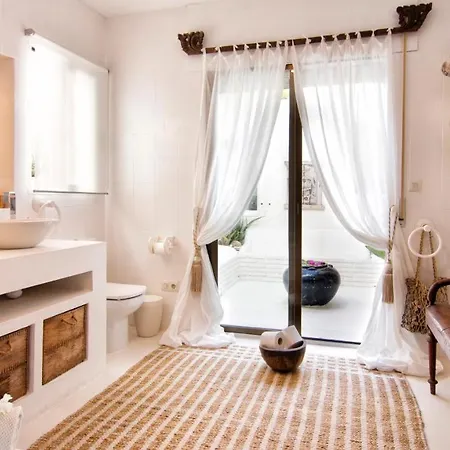 La Almendra Blanca - A Hidden Gem On The Mediterranean Villa Granada